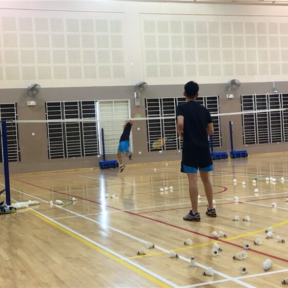 Dapatkan Penyesuaian oleh PRA untuk Kecemerlangan Sukan Raket di Kedai ERR Badminton Restring Malaysia KL